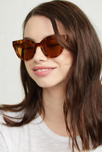 Load image into Gallery viewer, Barton Cat Eye Sunglasses