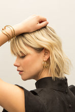 Load image into Gallery viewer, SOKO Wavy Strand Hoops