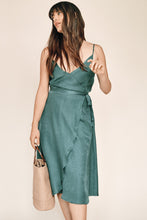 Load image into Gallery viewer, Payton James Wood Bucket Tote
