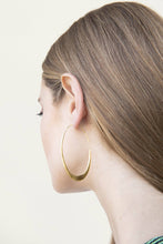Load image into Gallery viewer, SOKO Mezi Tapered Hoops
